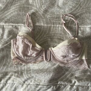 Elegant Lace Underwire Bra - Cream and Pink